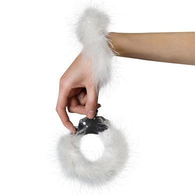 Наручники металеві Adrien Lastic Handcuffs White з білим пухнастим оздобленням &mdash; купити в інтим-бутику EroticToys
