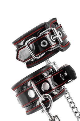 Наручники Fetish Tentation Premium Patent Leather Handcuffs, знімний ланцюжок &mdash; купити в інтим-бутику EroticToys