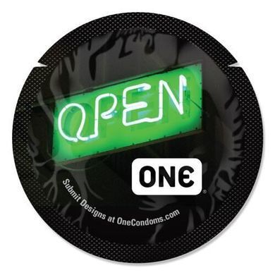 Презерватив ONE Glowing Pleasures, 1 шт, світиться в темряві, зі змазкою &mdash; купити в інтим-бутику EroticToys