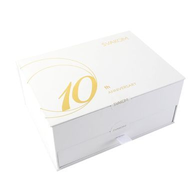 Подарунковий набір Svakom Anniversary Box: вакуумний стимулятор, стрічки, маска, лубрикант, спрей &mdash; купити в інтим-бутику EroticToys
