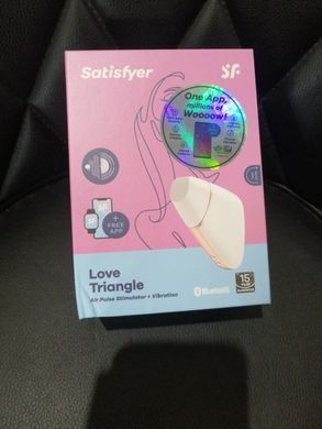 Вакуумный клиторальный стимулятор Satisfyer Love Triangle White (м'яте паковання!!!) &mdash; купити в інтим-бутику EroticToys