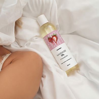 Розпродаж!!! Масажна олія Satisfyer Massage Oil Strawberry 250 мл (термін 30.04.2027) &mdash; купити в інтим-бутику EroticToys