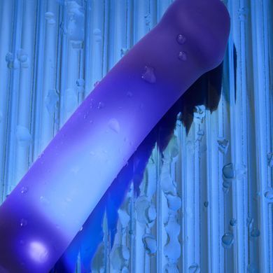 Замовити анонімно: Дилдо, що світиться Strap-On-Me Glow-LED Dildo Purple - M Дилдо, що світиться Strap-On-Me Glow-LED Dildo Purple - M — купити в інтим-бутику EroticToys