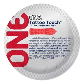 Презерватив ONE Tattoo Touch Red, 1 шт, червоний, з рельєфом у вигляді татуювання &mdash; купити в інтим-бутику EroticToys