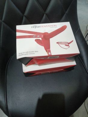 Подвійний страпон з вібрацією Fetish Tentation Vibrating Strap-On Red (м'яте паковання!!!) &mdash; купити в інтим-бутику EroticToys
